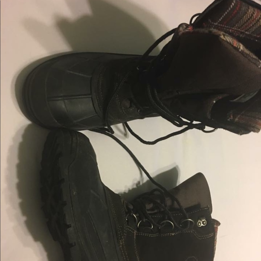 Snow boots