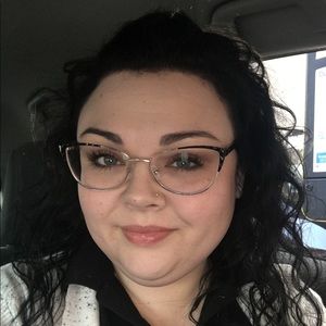 Meet your Posher, Carla