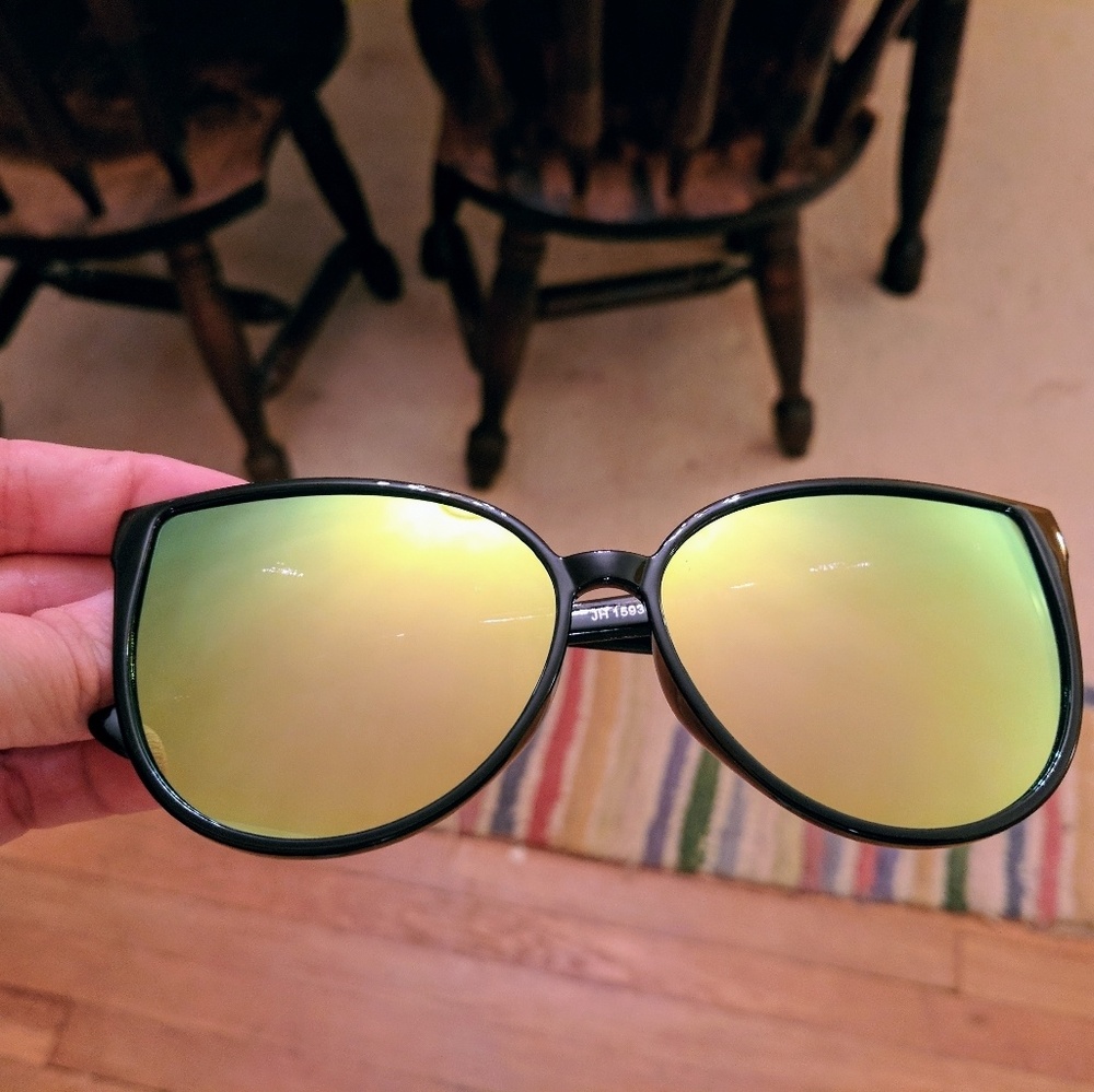Sassy reflective cat eye sunglasses!