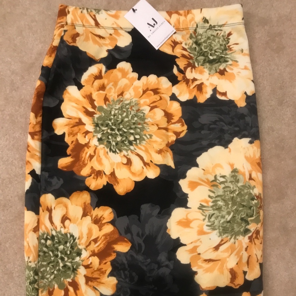 BNWT My Amelia James Pencil Skirt- Size Medium