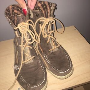 WOMEN SPERRY BOOTS size 11