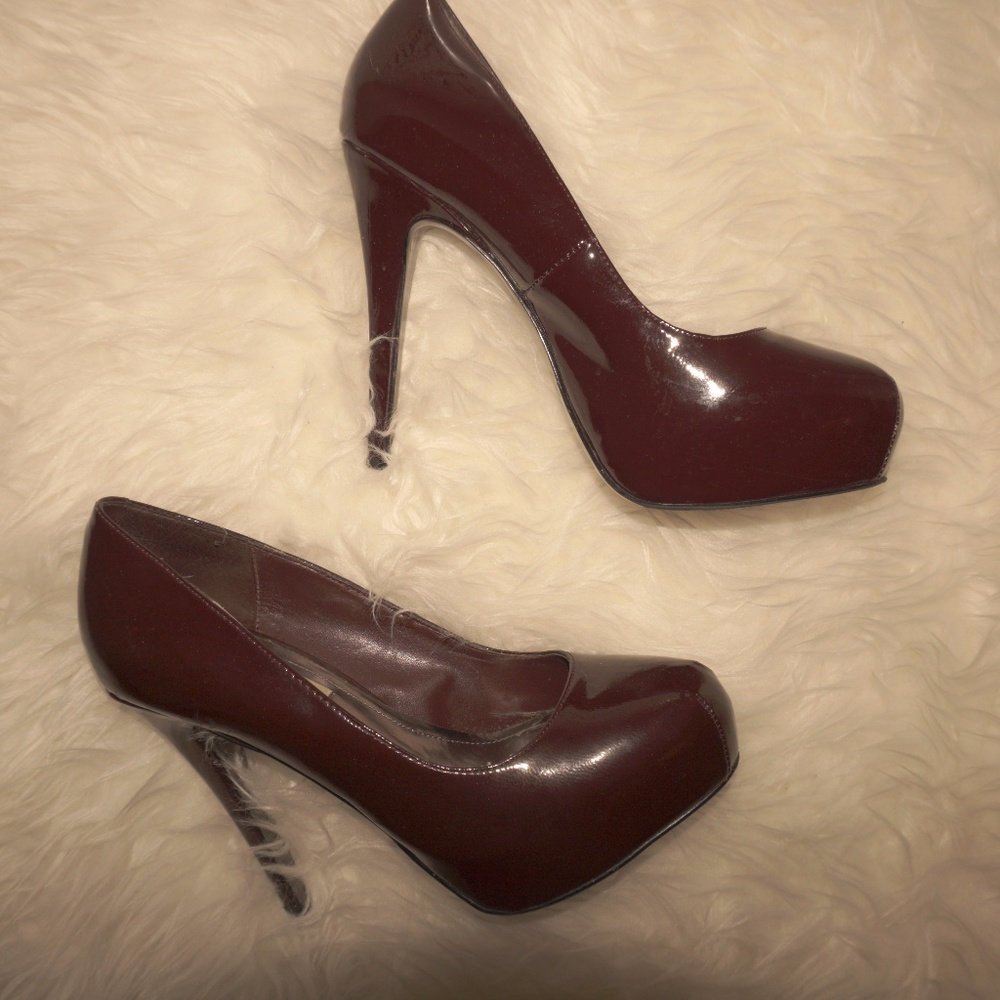 Steve Madden Patent Pump - Wine