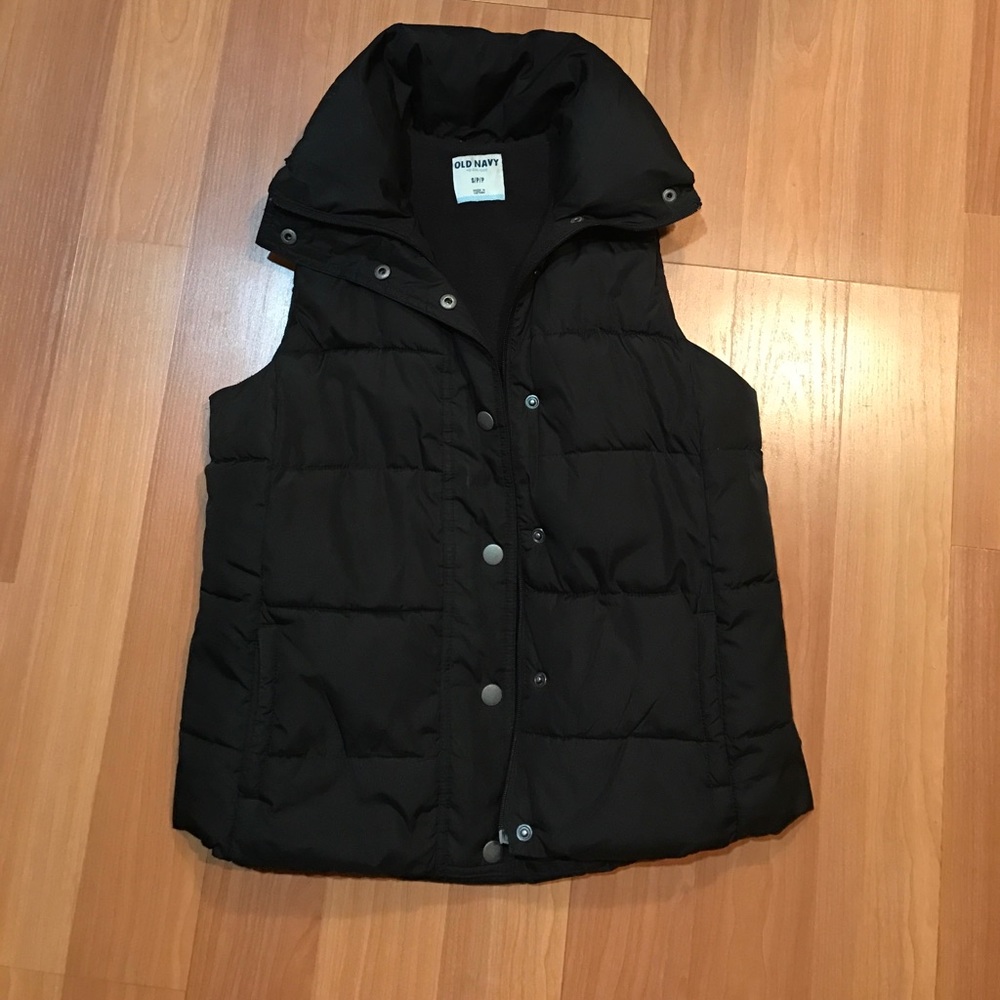 Black puffer vest