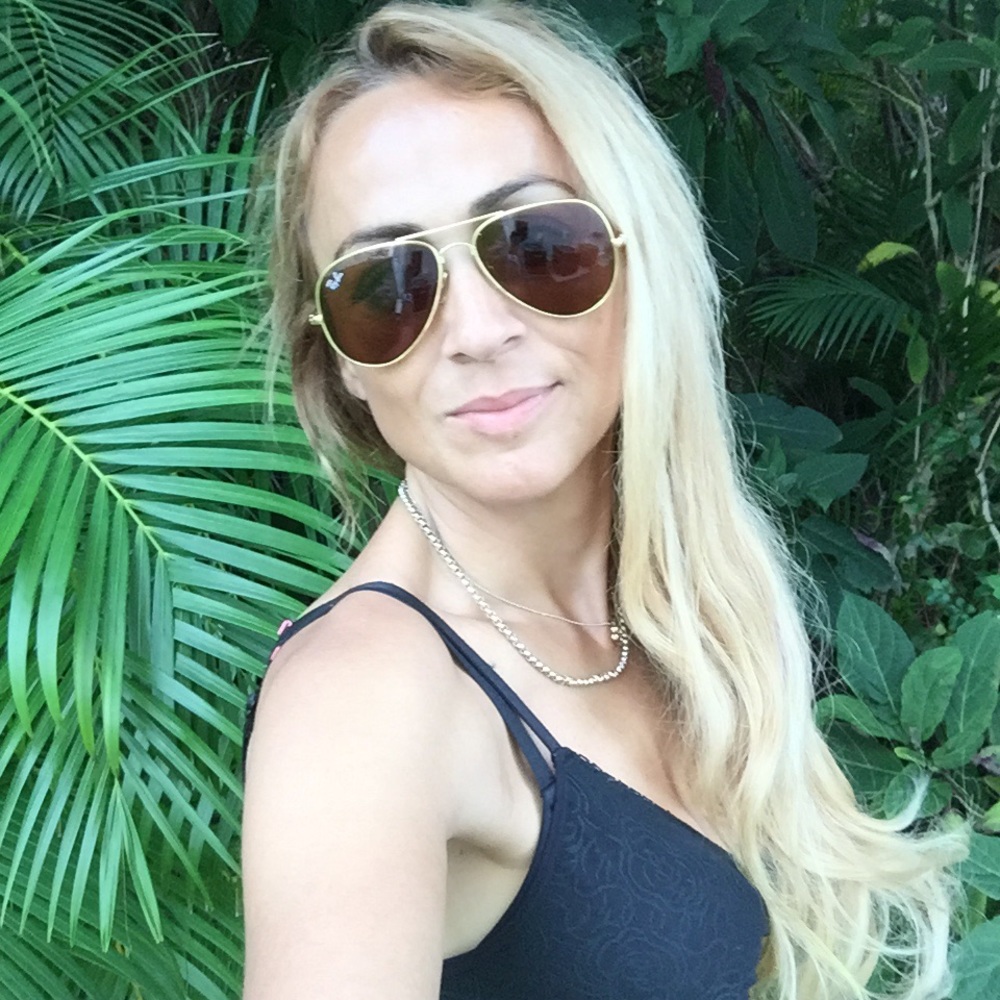 Meet your Posher, Esma