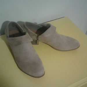 Tan booties. Perfect for fall to pair with jeans!