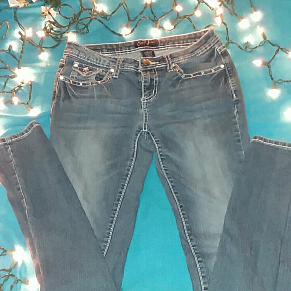 💎NWOT, Earl Jeans. Beautiful gem work. 💎