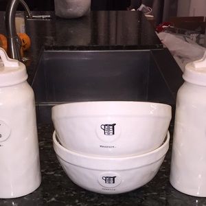 RAE DUNN ICON MEASURE BOWL