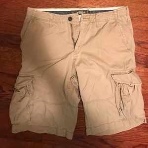 Men’s H.M. Cargo Shorts (Medium)