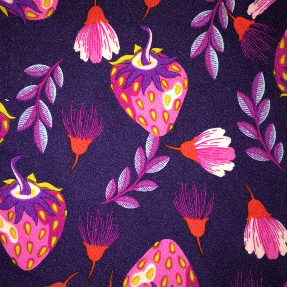 LuLaRoe OS Strawberry Leggings - Picture 2 of 4