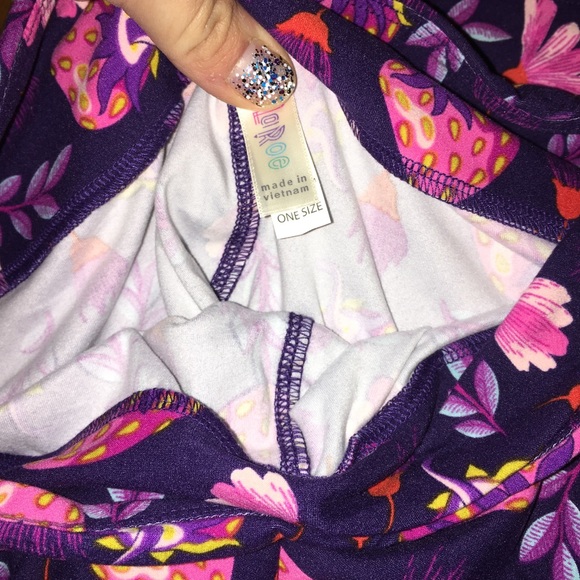 LuLaRoe OS Strawberry Leggings - Picture 3 of 4