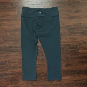 Lululemon Crops Size 6 Green