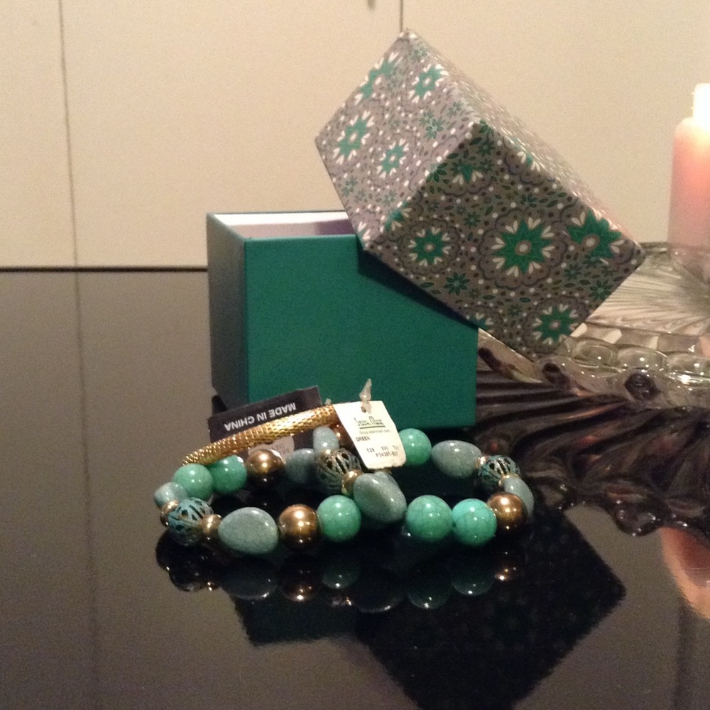 Set of 3 matched bracelet with gift box.