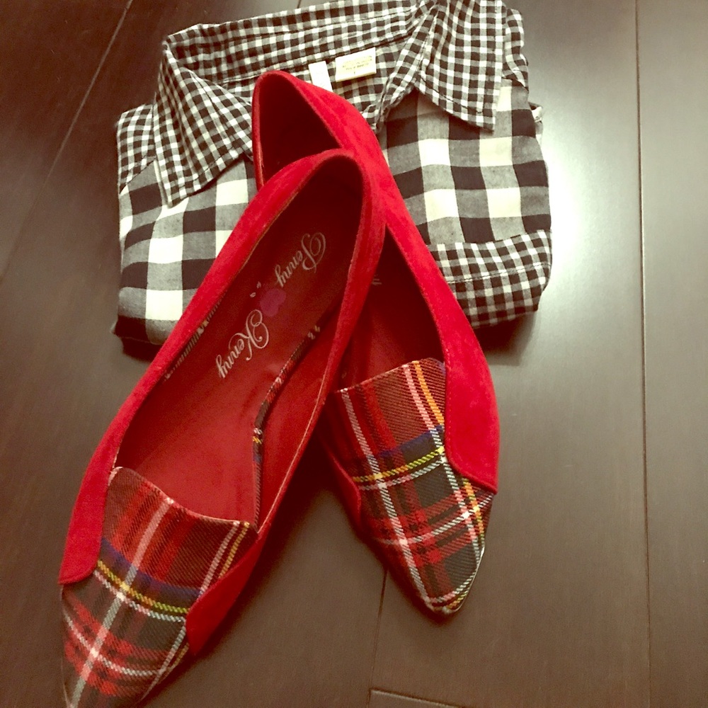 Penny loves Kenny flats 🎄