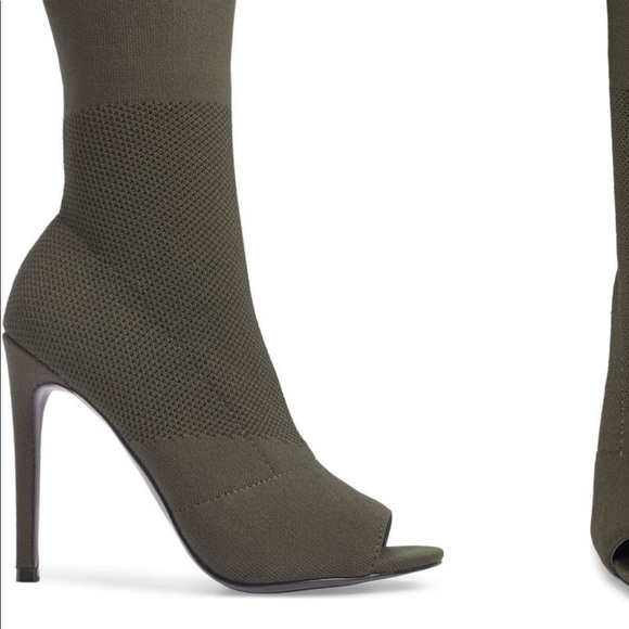 NEW Steve Madden Kristi Bootie (knit/sock style) - Picture 2 of 3