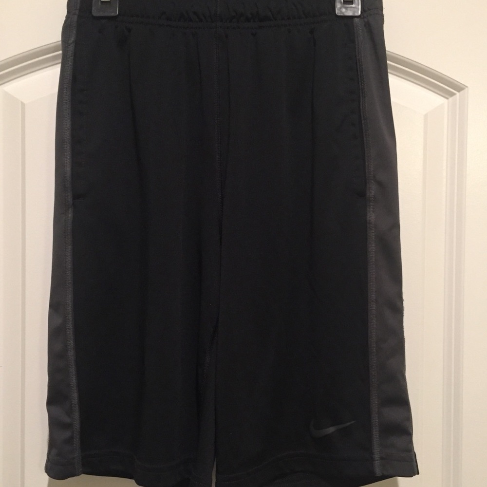Boys M - Nike Shorts