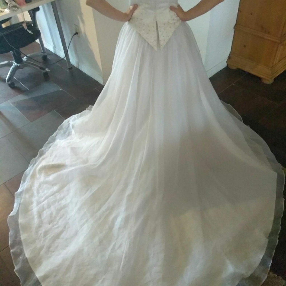 Wedding gown