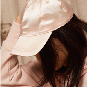 NWOT AERIE LGHT PINK SATIN CAP.ONE SIZE.ADJUSTABLE