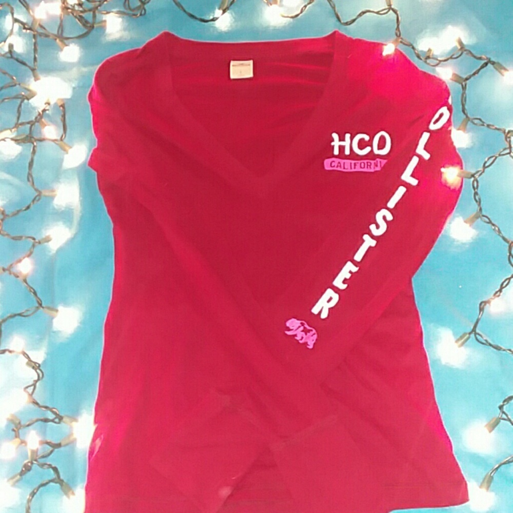 ✔Lovely Red V-neck from Hollister Co.✔