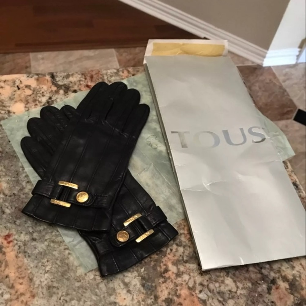 TOUS black leather gloves (one pair)