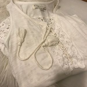 Vintage Havana White Tank With Crochet Details 💕