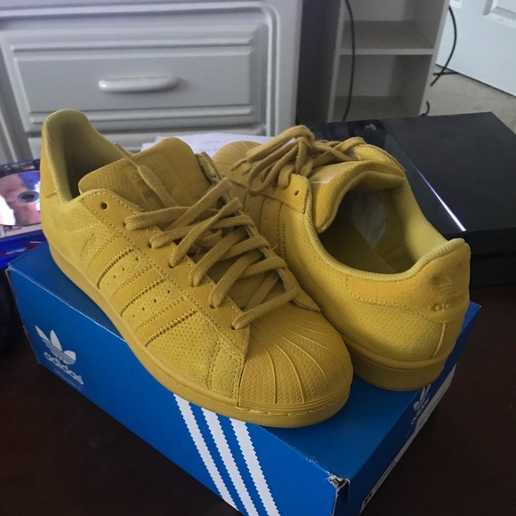 Size 9.5 adidas shell toes - Picture 1 of 2
