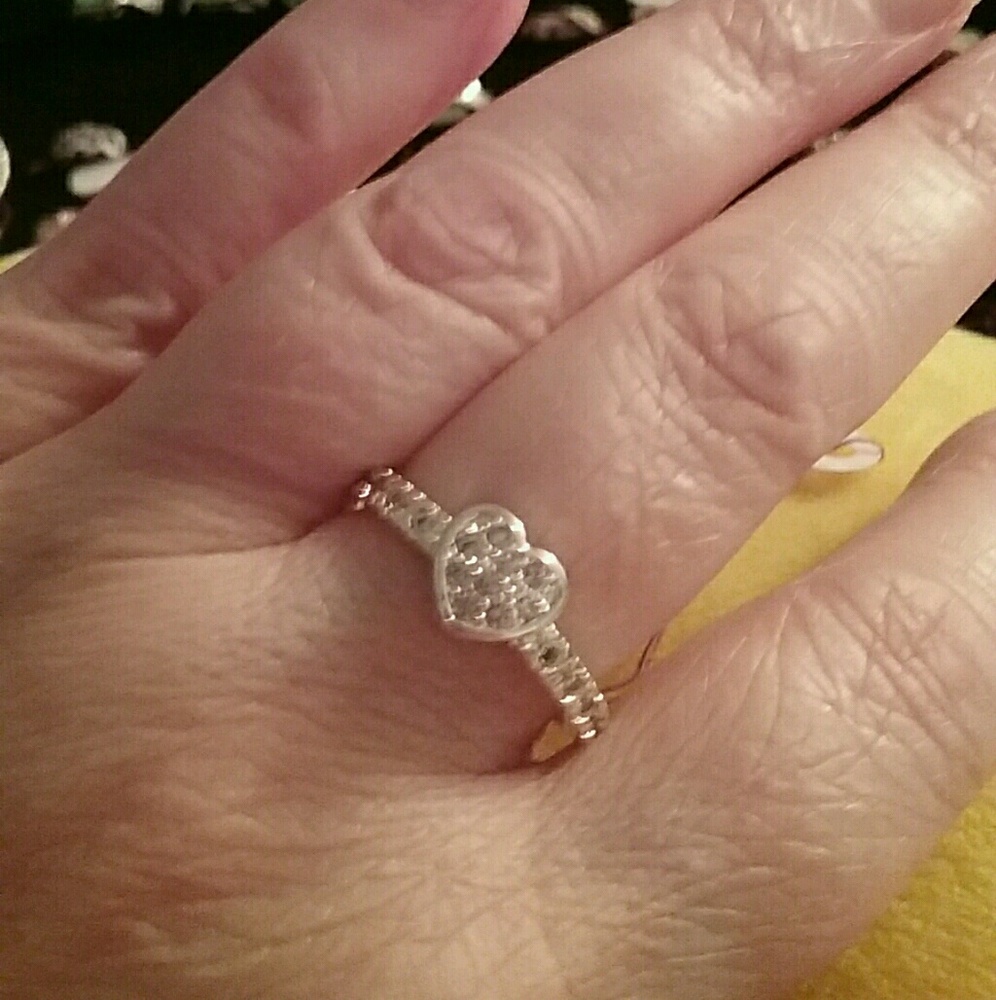Sweet dainty Heart 💞. Silver plated. Sz8