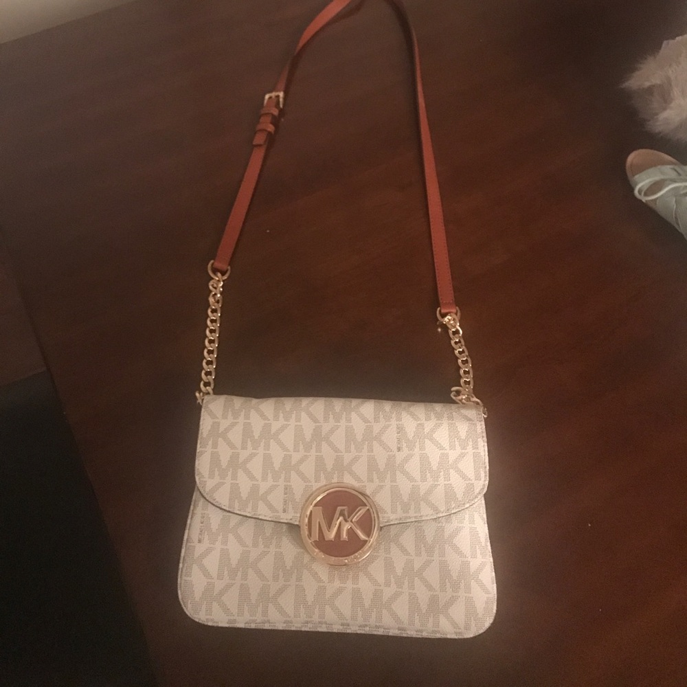 Like new crossbody w/ wristlet