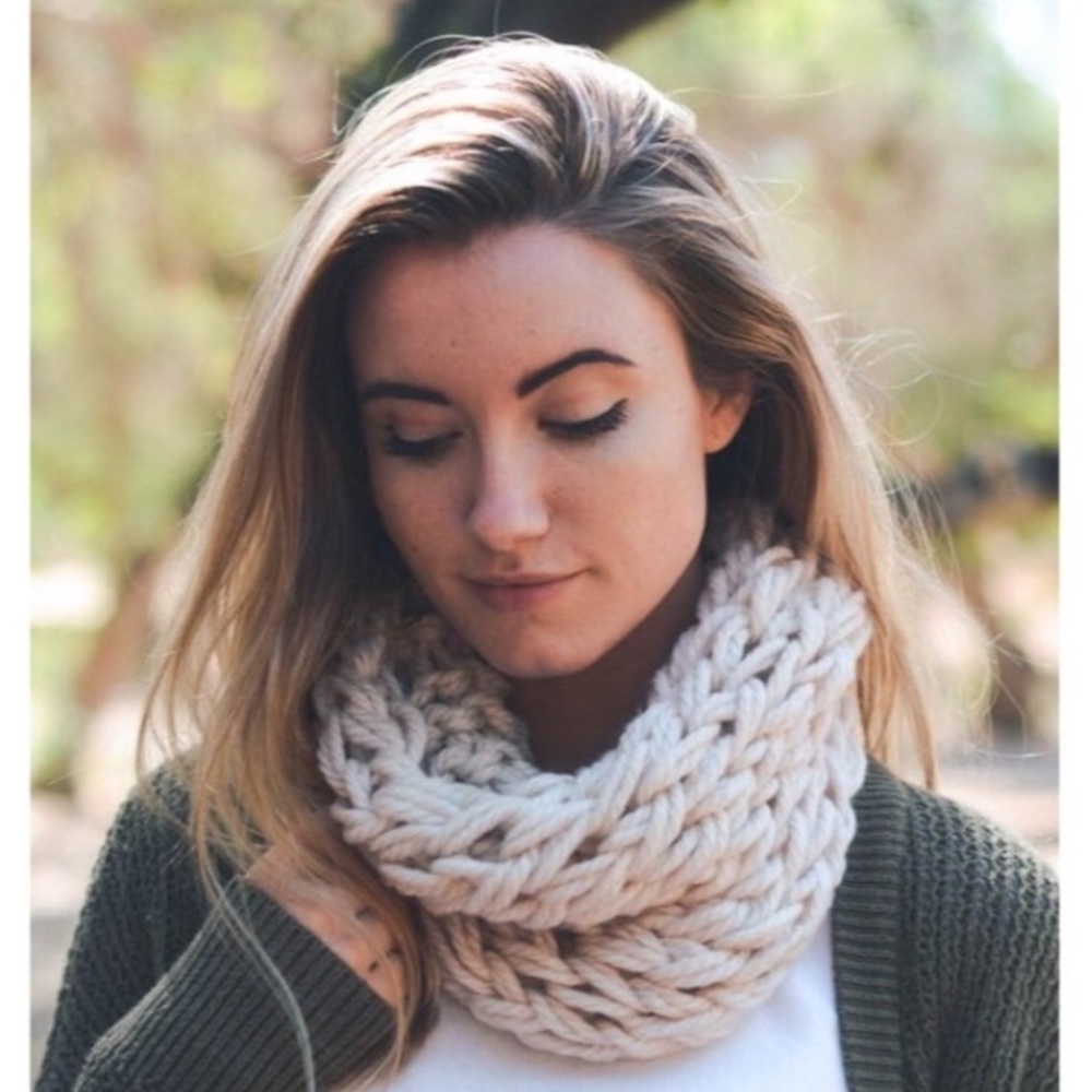 NWT Ecru Cold-Weather Scarf