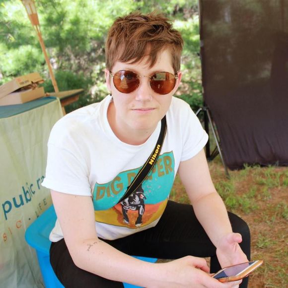 Meet your Posher, Brit - Picture 1 of 1