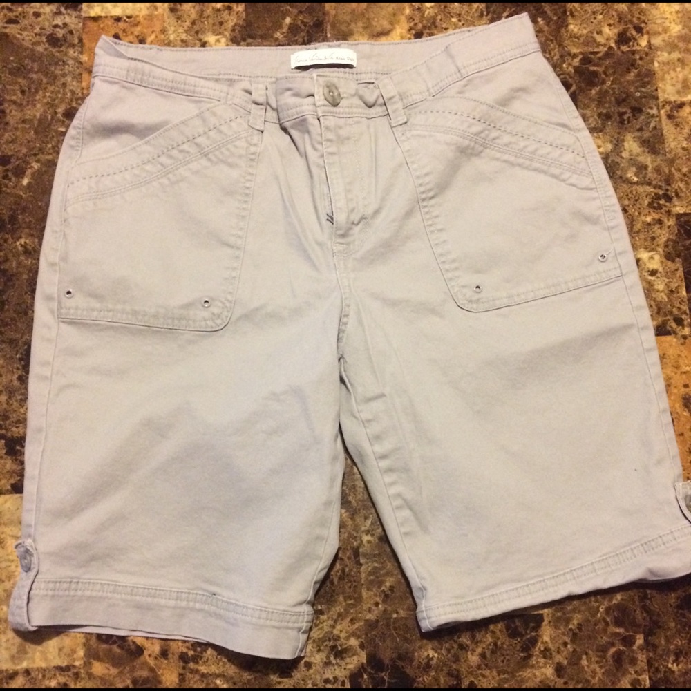 Gloria Vanderbilt Khaki Unltd Cargo Shorts size 10
