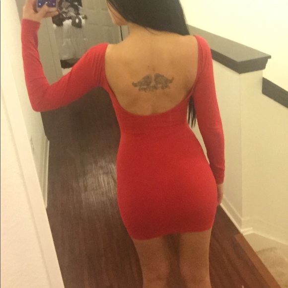 Red long sleeve dress - Picture 2 of 2