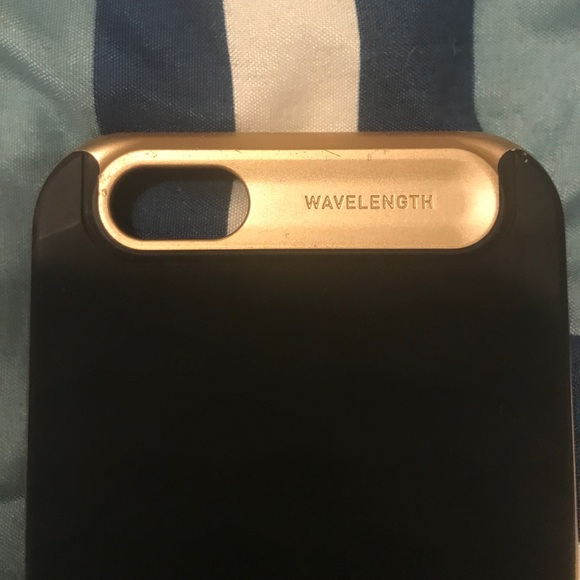 iPhone 6/6s Black and Gold Caseology Case - Picture 2 of 3