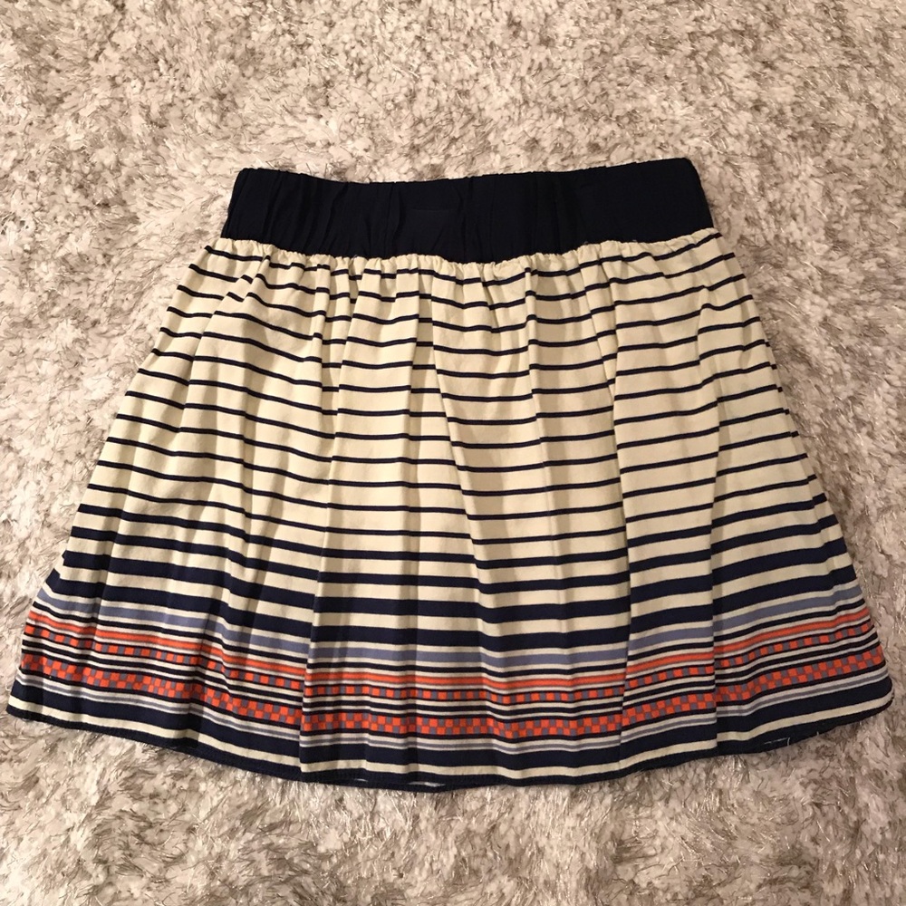 Striped boutique skirt with elastic band.
