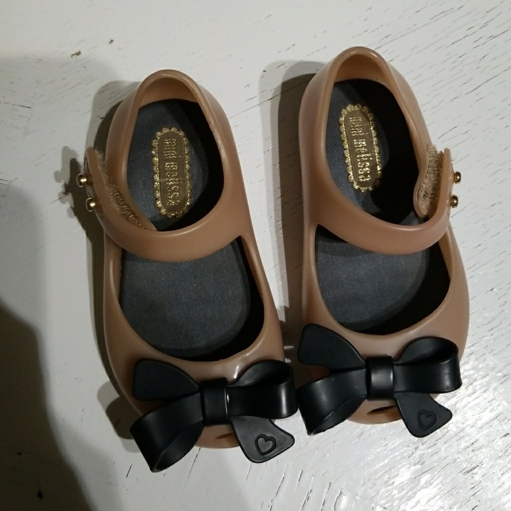 Mini melissa blush and black shoes