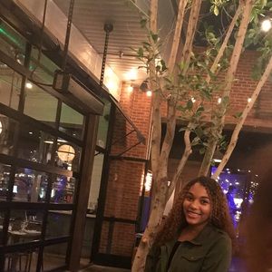 Meet your Posher, Tia