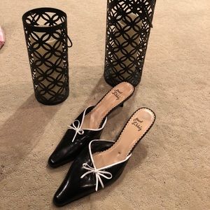 Just Libby, black with white bow, pointy toe sz9.5