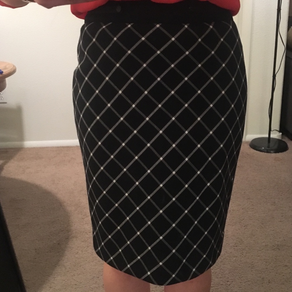 Black and White patterned pencil skirt