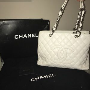 Chanel white tote. 100%authentic