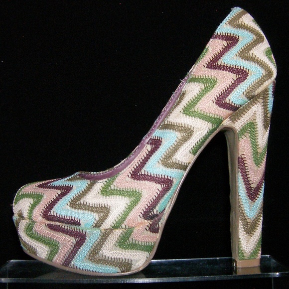 Madden Girl 'Malley' fabric chevron platforms 6.5 - Picture 3 of 8