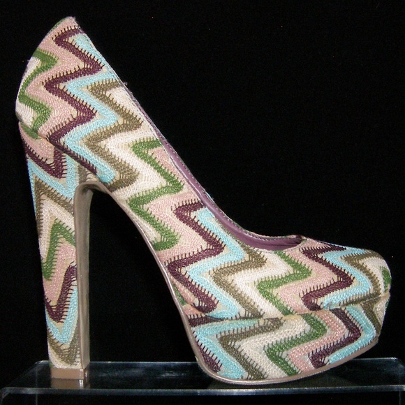 Madden Girl 'Malley' fabric chevron platforms 6.5 - Picture 7 of 8