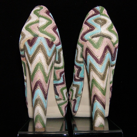 Madden Girl 'Malley' fabric chevron platforms 6.5 - Picture 8 of 8