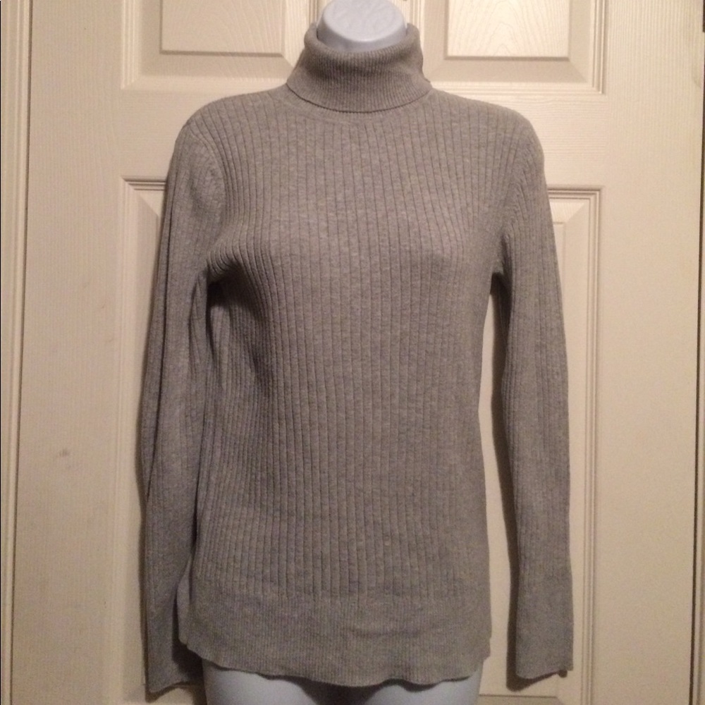Old Navy sweater gray turtleneck