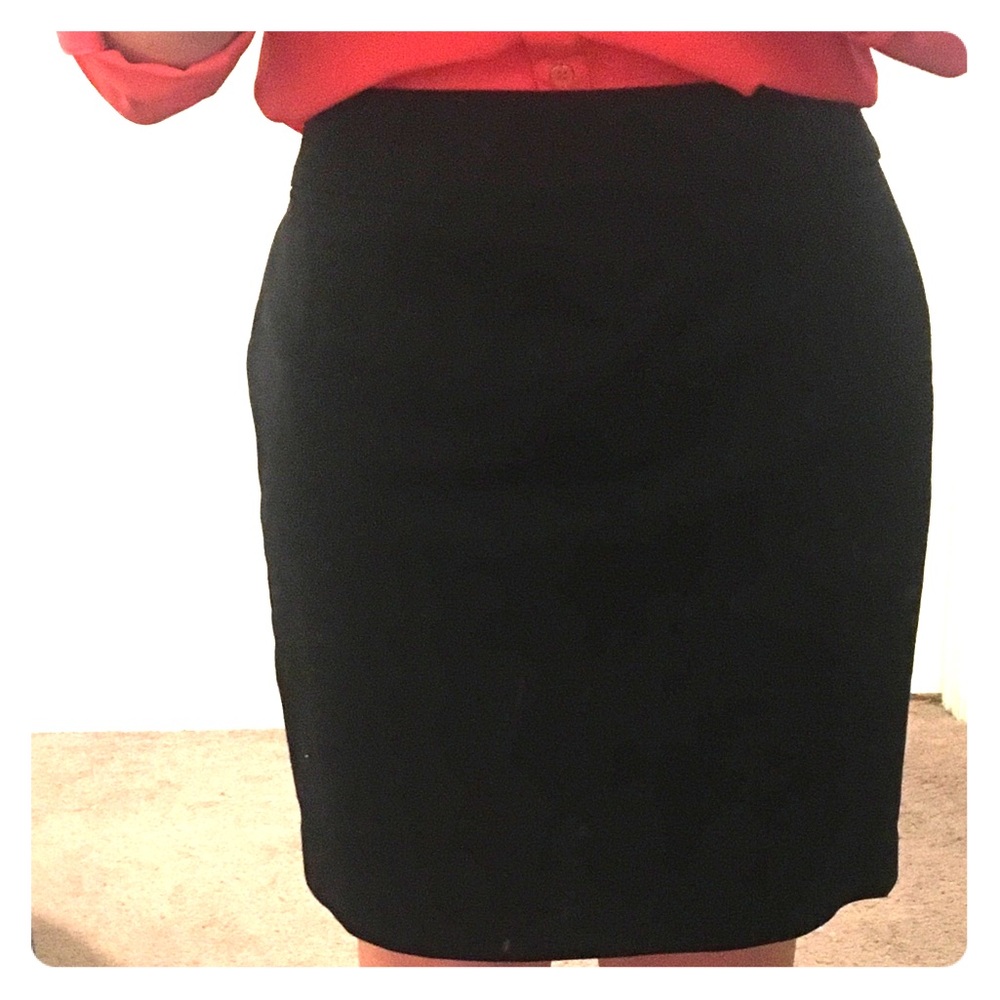 Mini / Pencil skirt.