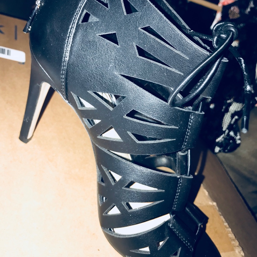 Very nice in great condition caged shoes