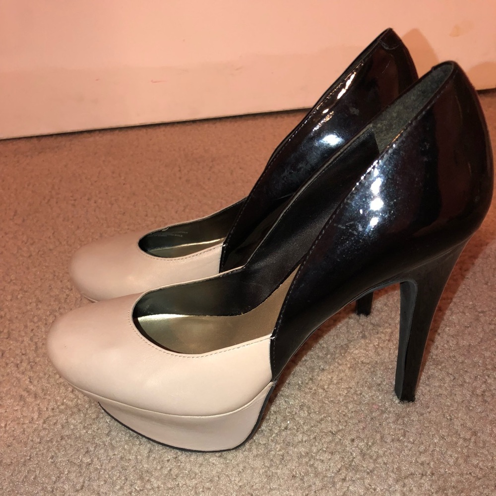 Jessica Simpson size 9 Black and Tan heels