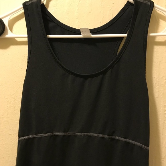 Black n white workout tops - Picture 3 of 8