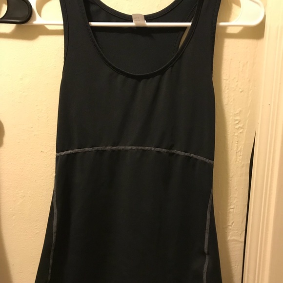 Black n white workout tops - Picture 4 of 8