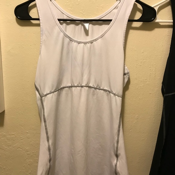 Black n white workout tops - Picture 5 of 8