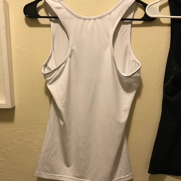 Black n white workout tops - Picture 7 of 8