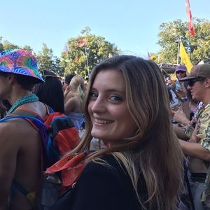 Meet your Posher, Olivia